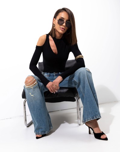 Body z Łezką i Odkrytym Ramieniem