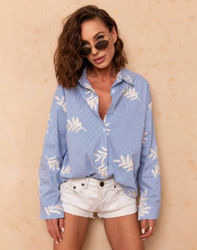 Koszula w Paski z Haftem V8635